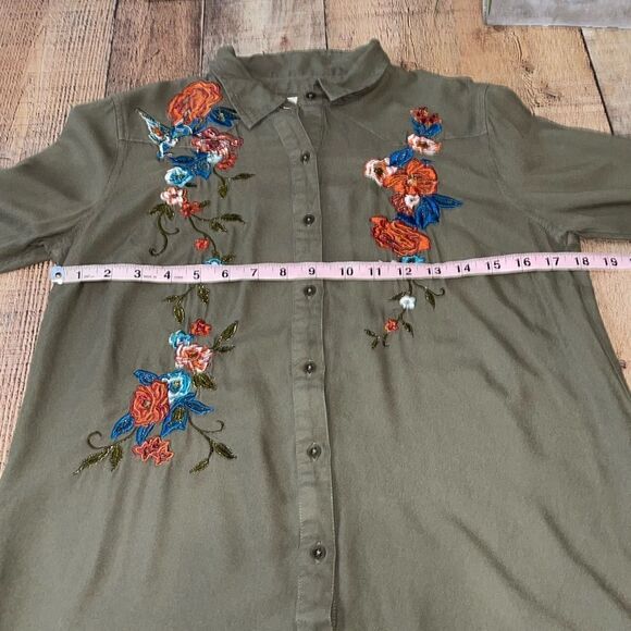 Jessica Simpson Burnt Olive Pearl Floral Embroidered Long Sleeve Button Down Top - Picture 13 of 15